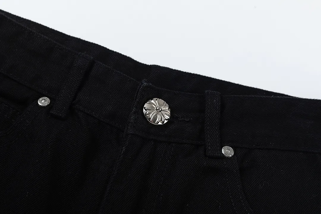 KE952#P230 The only correct leather label version on the market Chrome Hearts CH Cross embroidery distressed jeans Top ceiling quality 100% correct version The correct version is here!  Believe me this must be the best quality you will ever come across! ! Excellent value for money! !  Styles with different washes and textures are very friendly to people with thin legs and thick legs. The straight version is very flattering to the shape of the legs. The moderate length is timeless and easy to match. It is the basis of various styles and a must-have in the wardrobe! ! Add a little stacking to easily control the clean fit trend that has exploded this year. The fabric is stiff but also makes the upper body soft without losing texture. The sides and cuffs of some styles have a bone-wash effect. The vintage flavor pops up all at once. It’s really hard not to love it! ✅Correctly customize the Croxin metal leather label on the back panel. It is definitely not sold directly with the cross on the finished jeans. 1:1 copying strives for excellence and the details are perfectly grasped. ✅The cross leather label has clear and smooth routing. Exquisite turning and top-notch craftsmanship. ✅Buttons, zippers and hardware are all customized versions of the Croxin LOGO. ✅High-cost washing process.